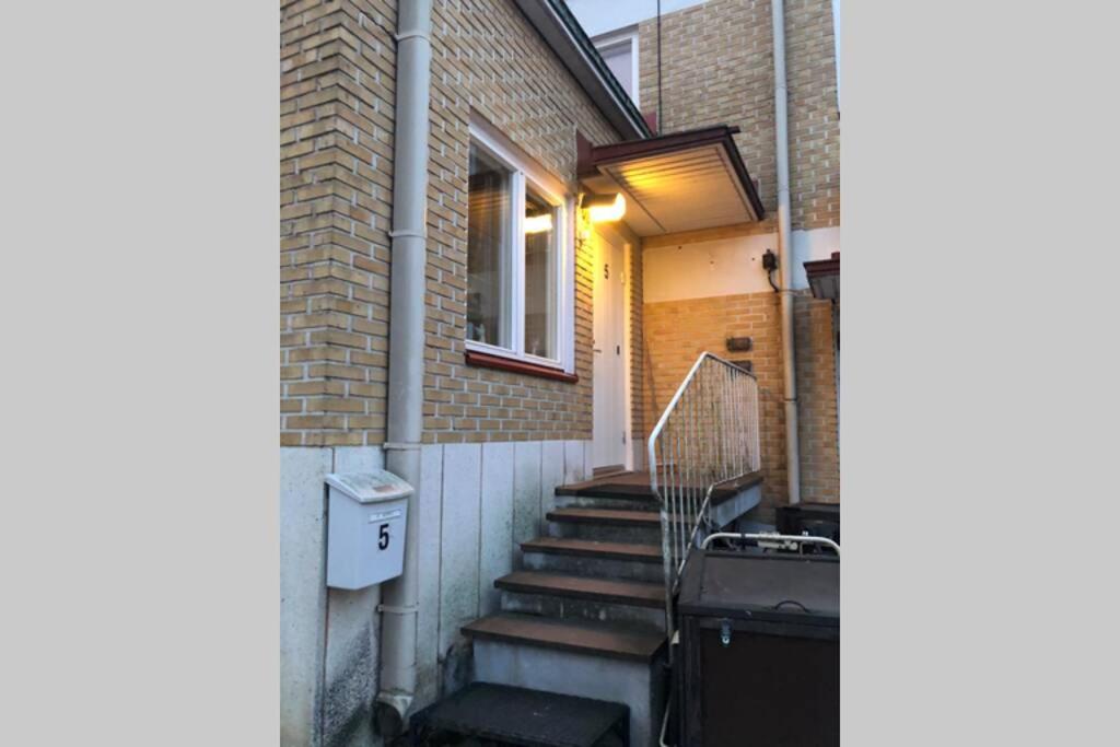 Yksioe 1 Km Jokirannasta Foeriltae/ 2 Km Torilta Apartment Турку Екстериор снимка