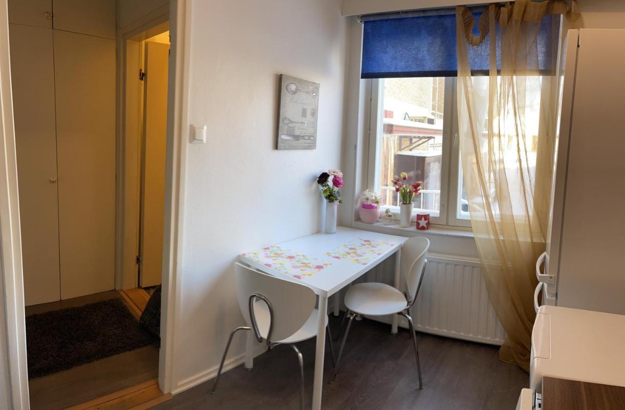 Yksioe 1 Km Jokirannasta Foeriltae/ 2 Km Torilta Apartment Турку Екстериор снимка
